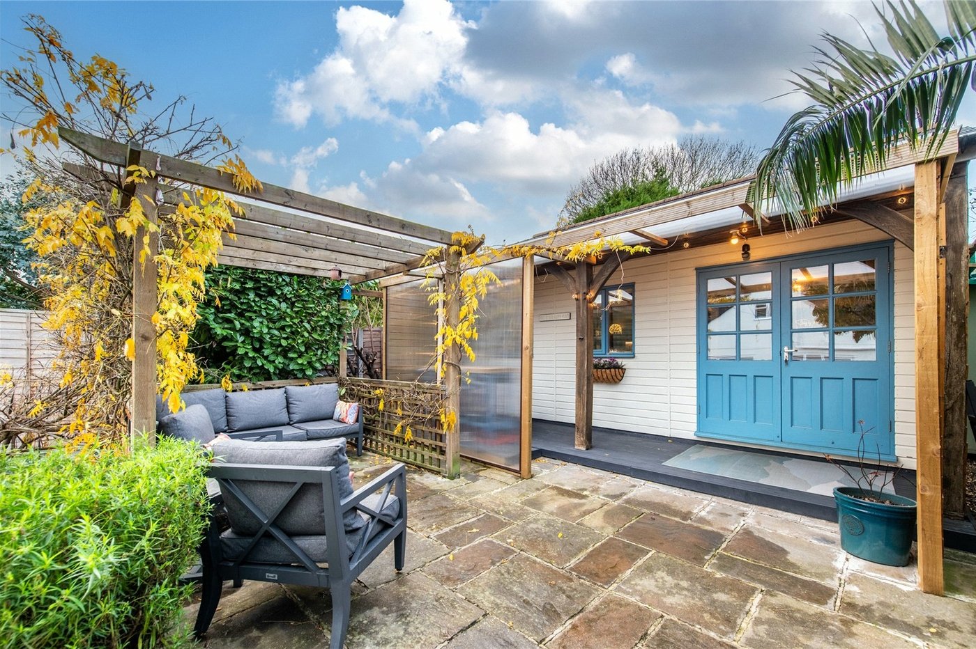 4 bedroom property for sale in Rainham | Robinson Michael & Jackson