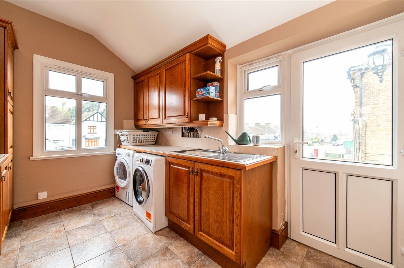 4 bedroom house for sale in Rainham | Robinson Michael & Jackson