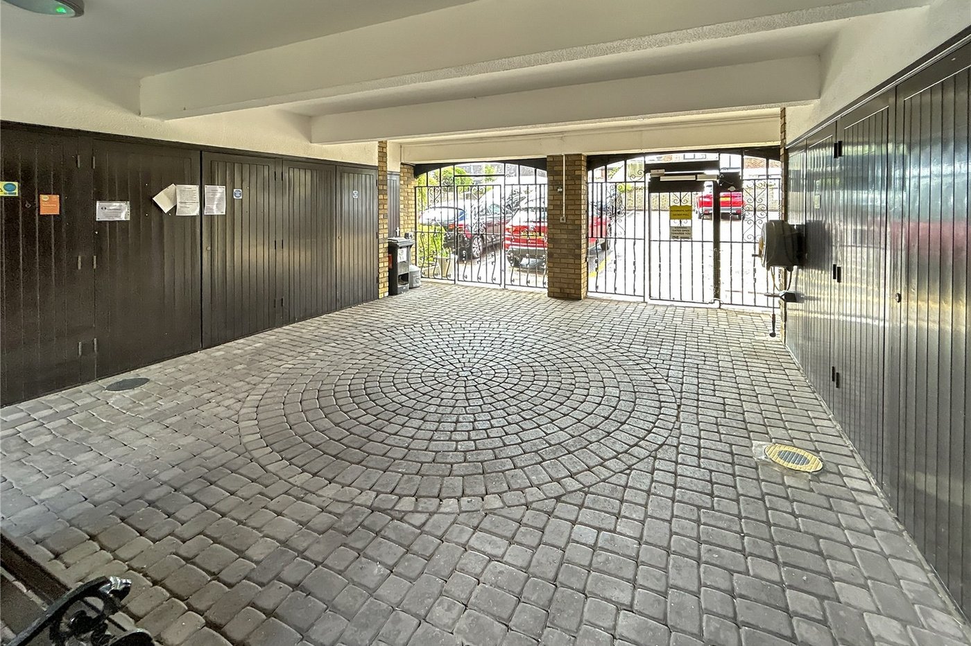 2 bedroom property for sale in Sidcup | Robinson Jackson