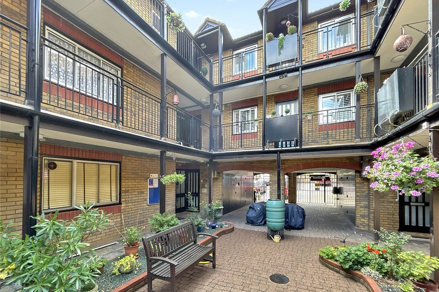 2 bedroom property for sale in Sidcup | Robinson Jackson