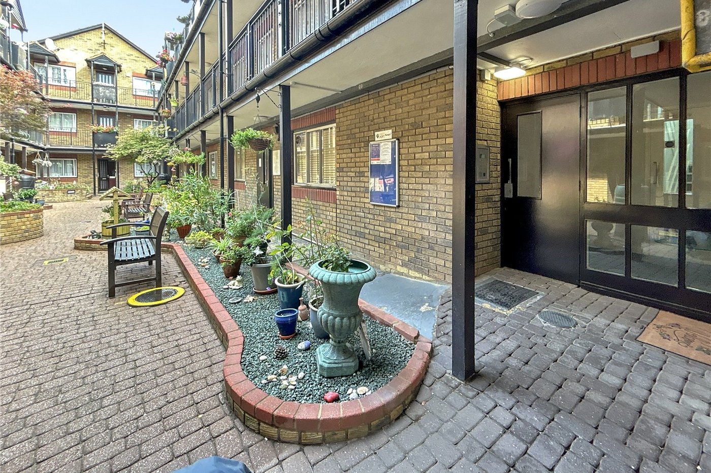 2 bedroom property for sale in Sidcup | Robinson Jackson