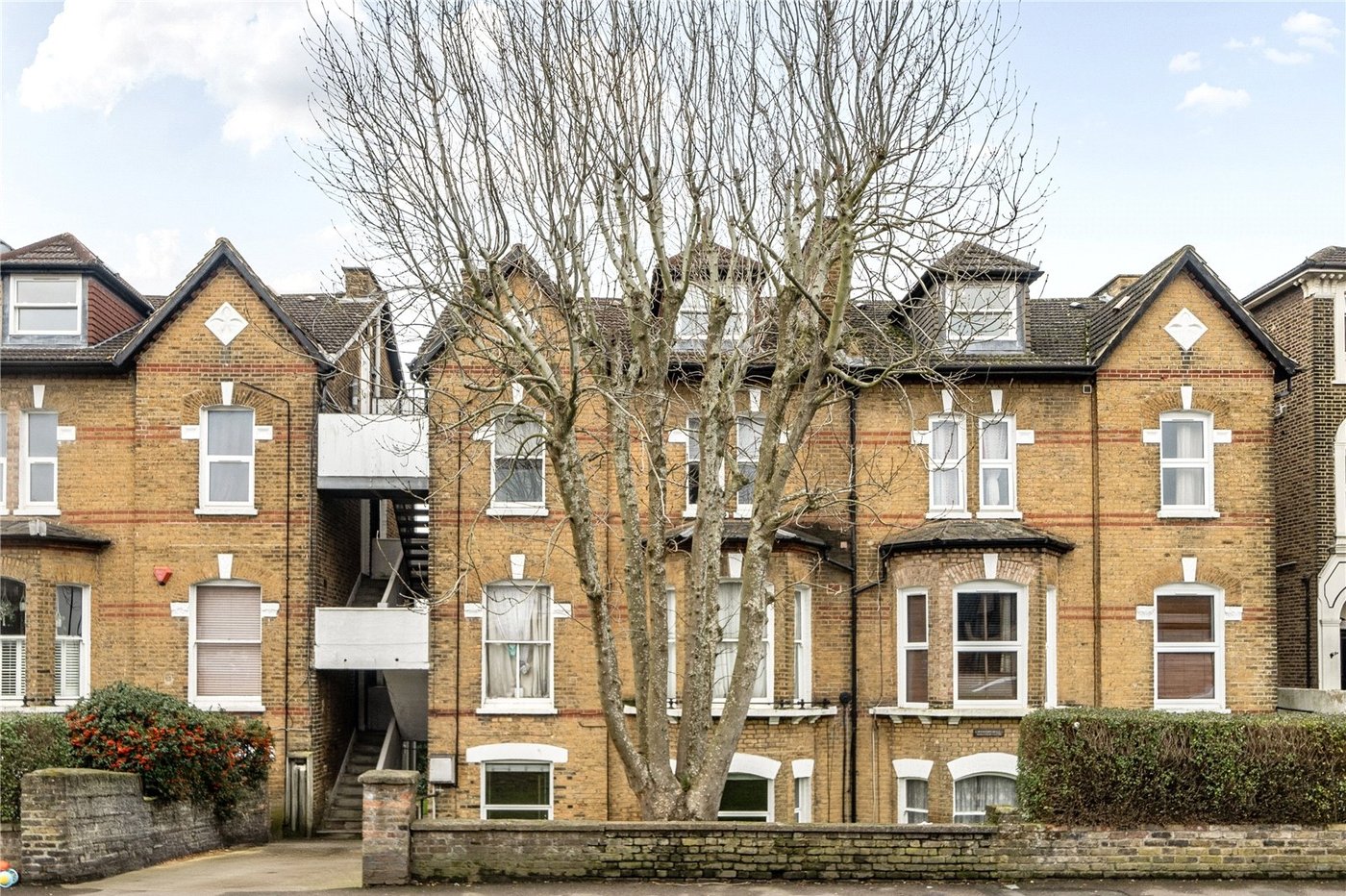 2 bedroom property for sale in Oakfield Road | Robinson Jackson