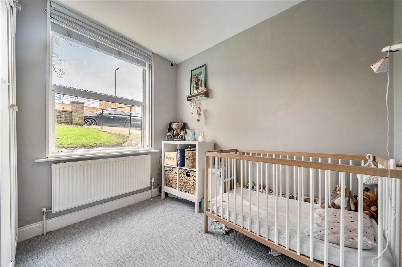 2 bedroom property for sale in Oakfield Road | Robinson Jackson