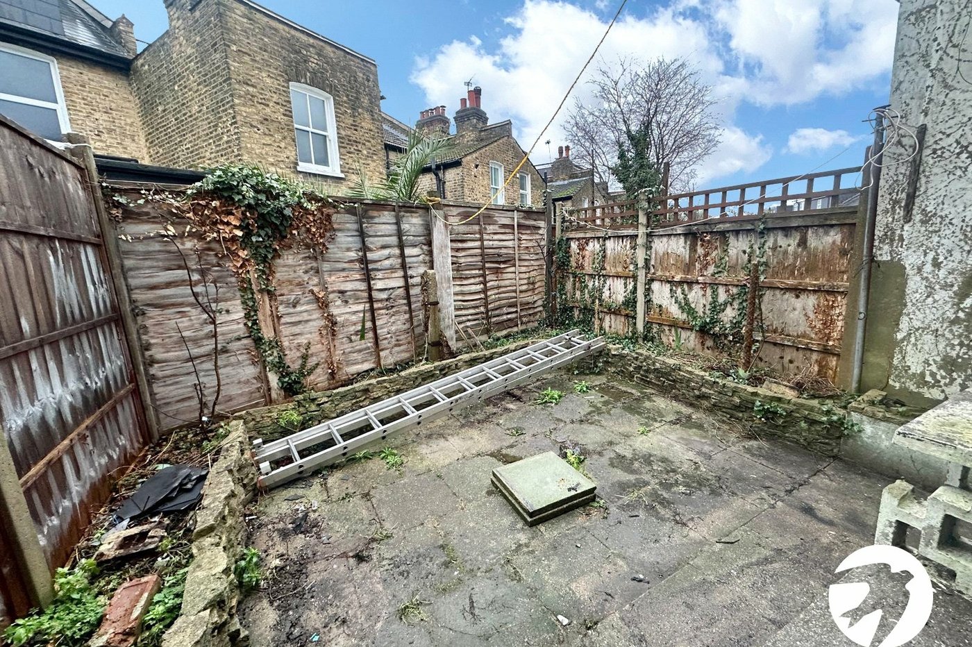 3 bedroom house for sale in London | Robinson Jackson