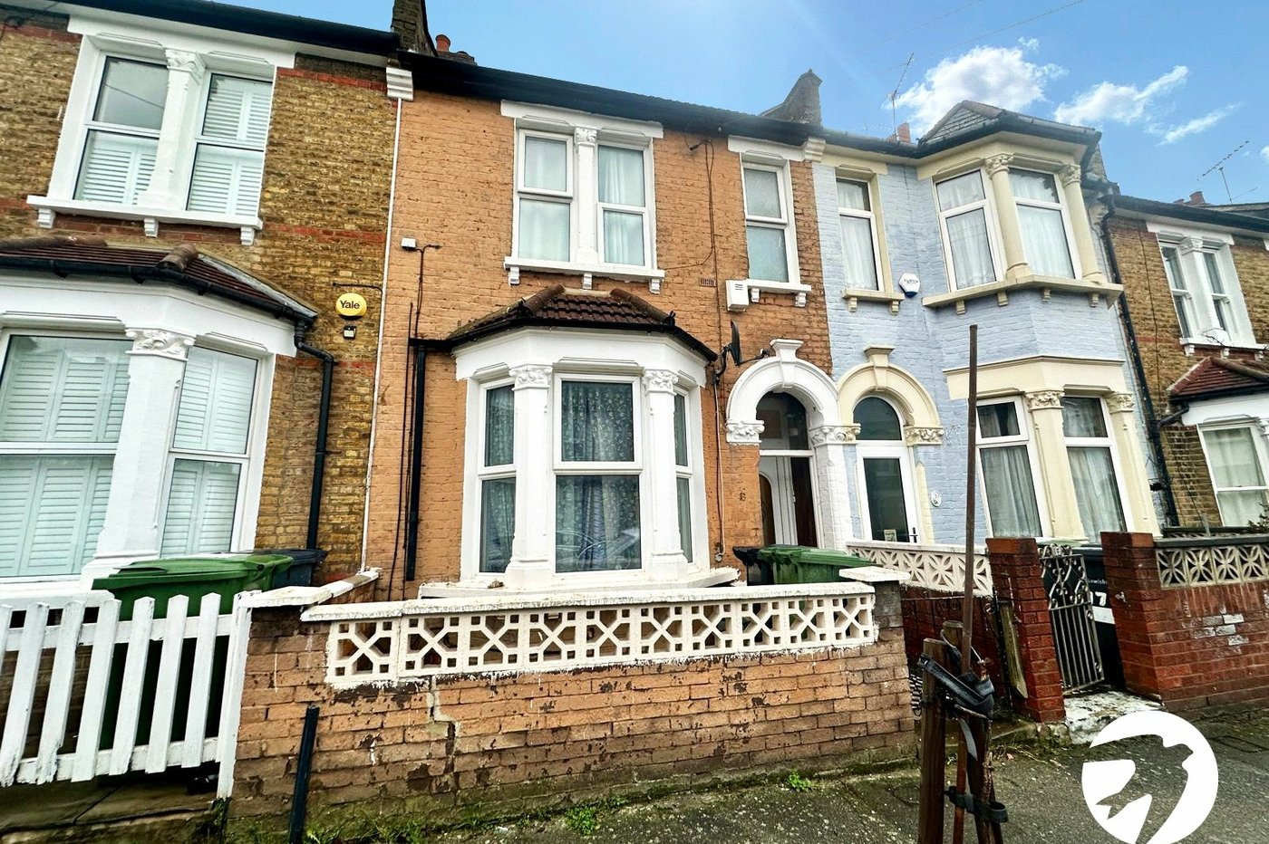 3 bedroom house for sale in London | Robinson Jackson
