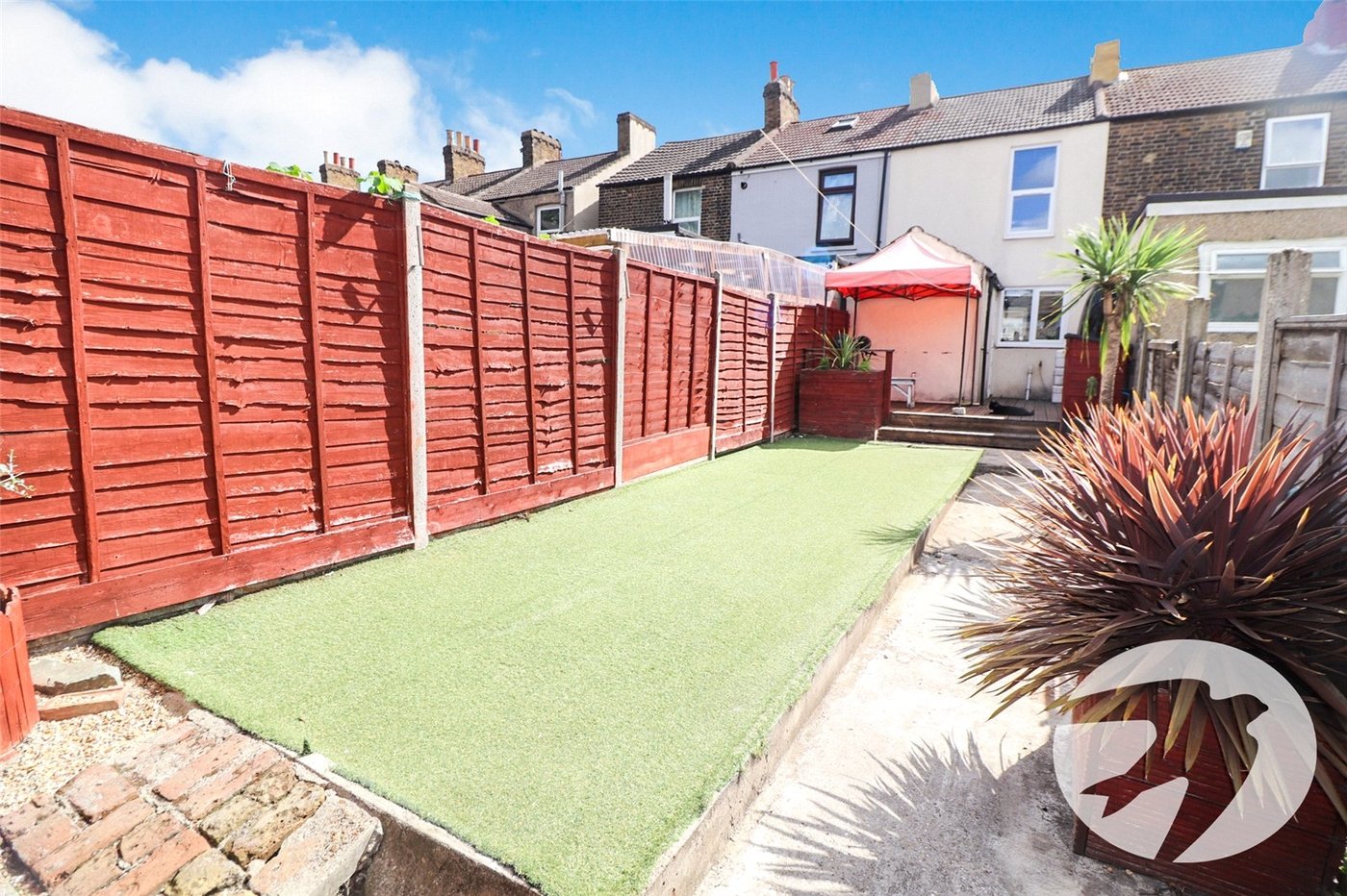 2 bedroom house for sale in Erith | Robinson Jackson