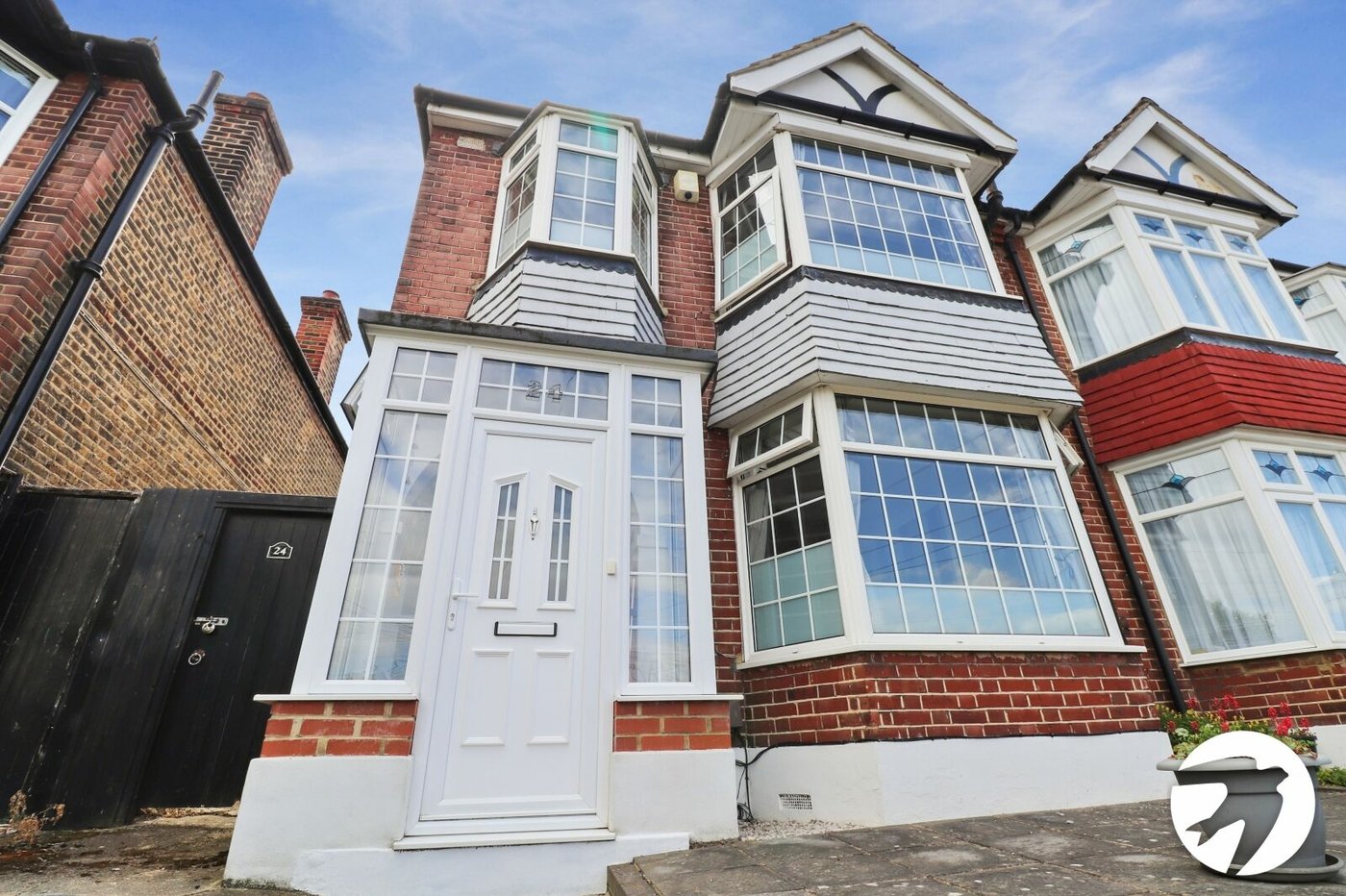3 bedroom house for sale in London | Robinson Jackson