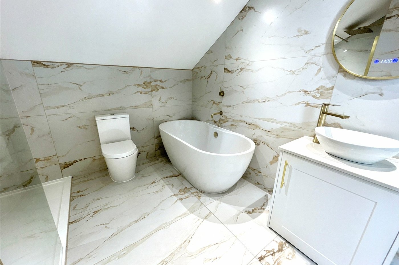 4 bedroom bungalow for sale in Sidcup | Robinson Jackson