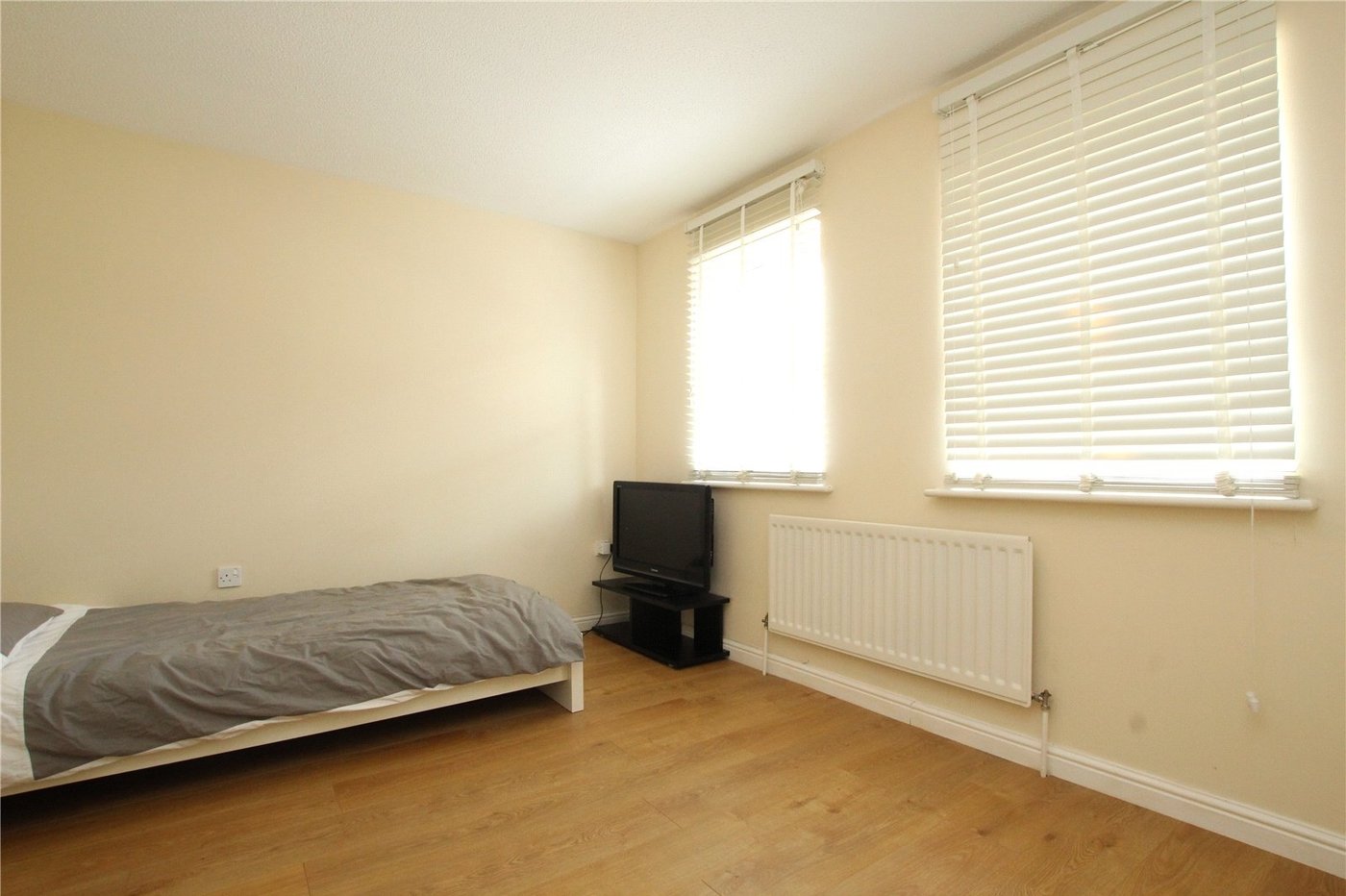 3 bedroom house for sale in Thamesmead | Robinson Jackson