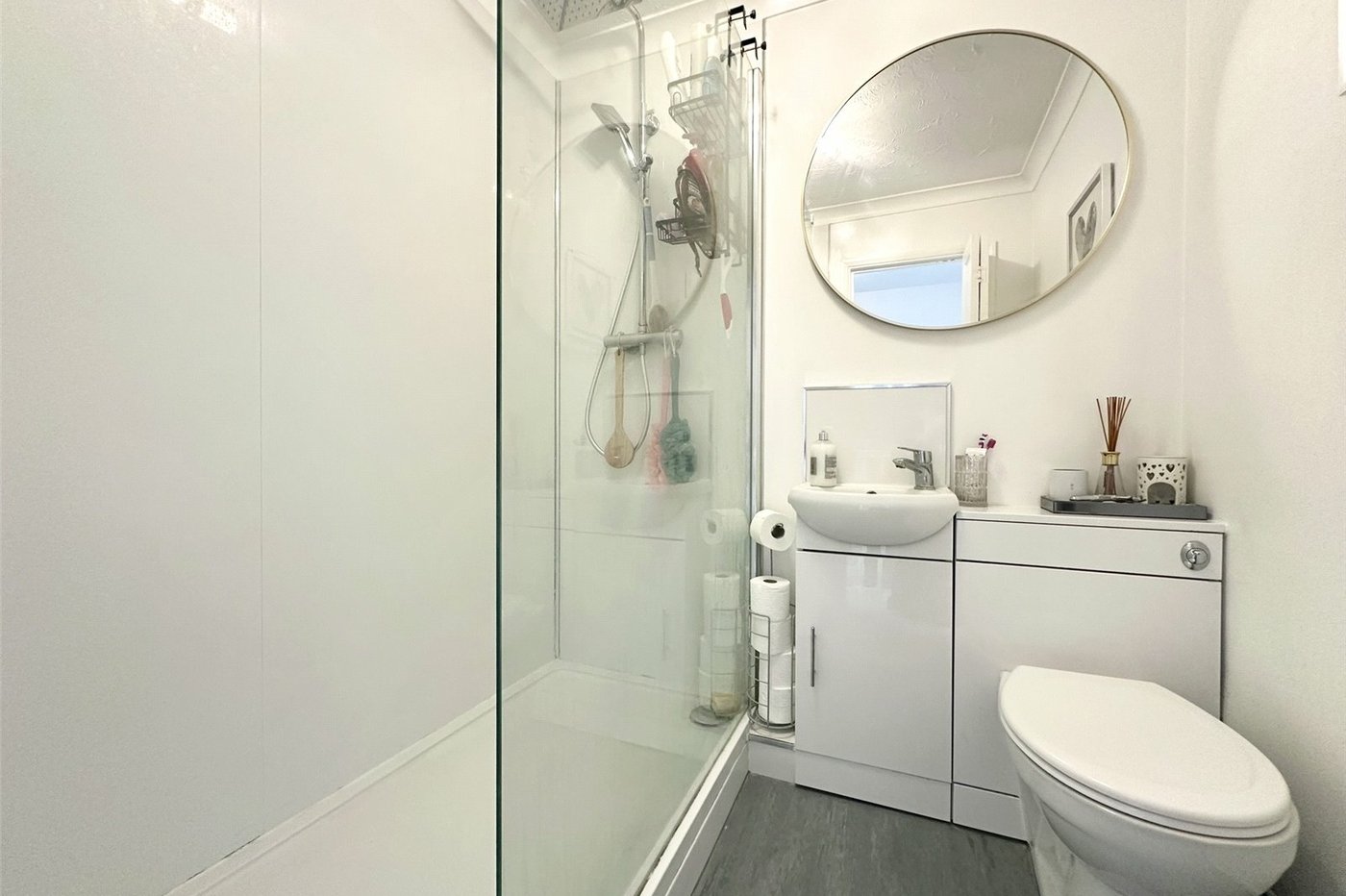 2 bedroom house for sale in Greenhithe | Robinson Jackson