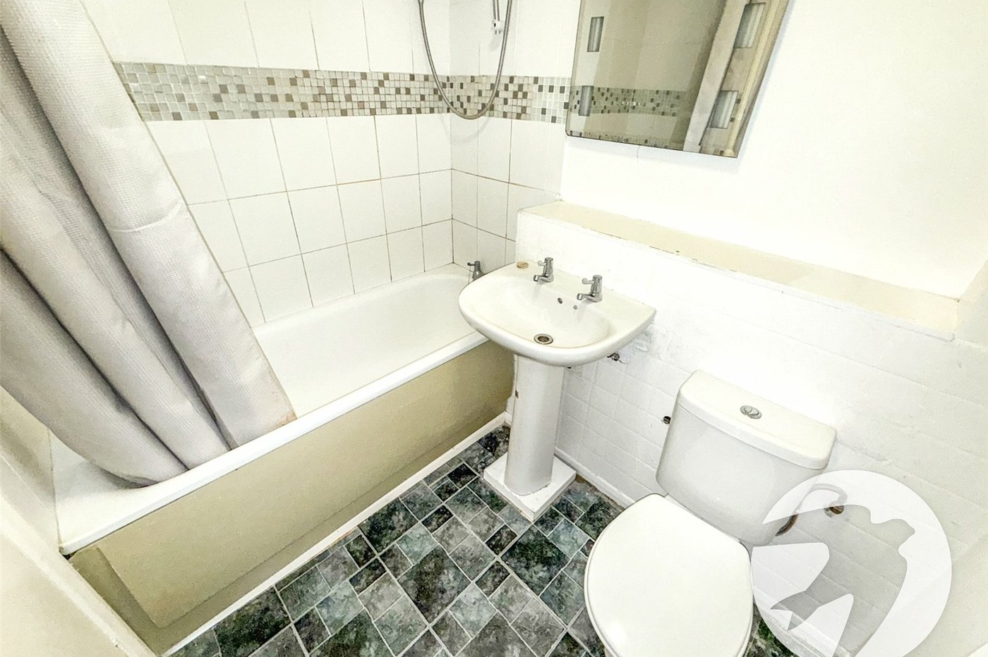 2 bedroom property for sale in London | Robinson Jackson