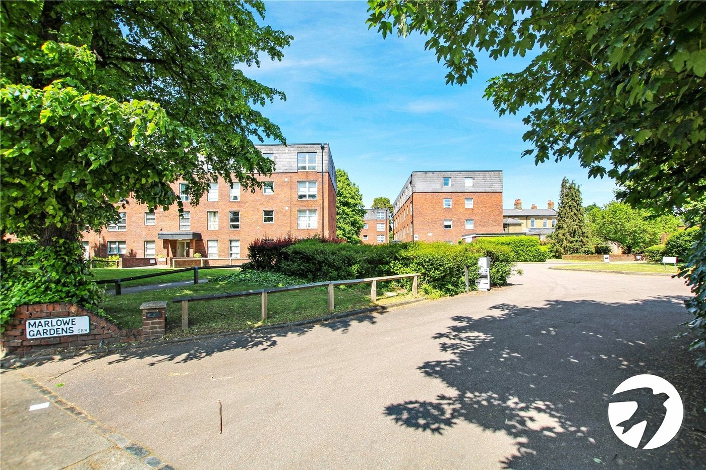 2 bedroom property for sale in London | Robinson Jackson