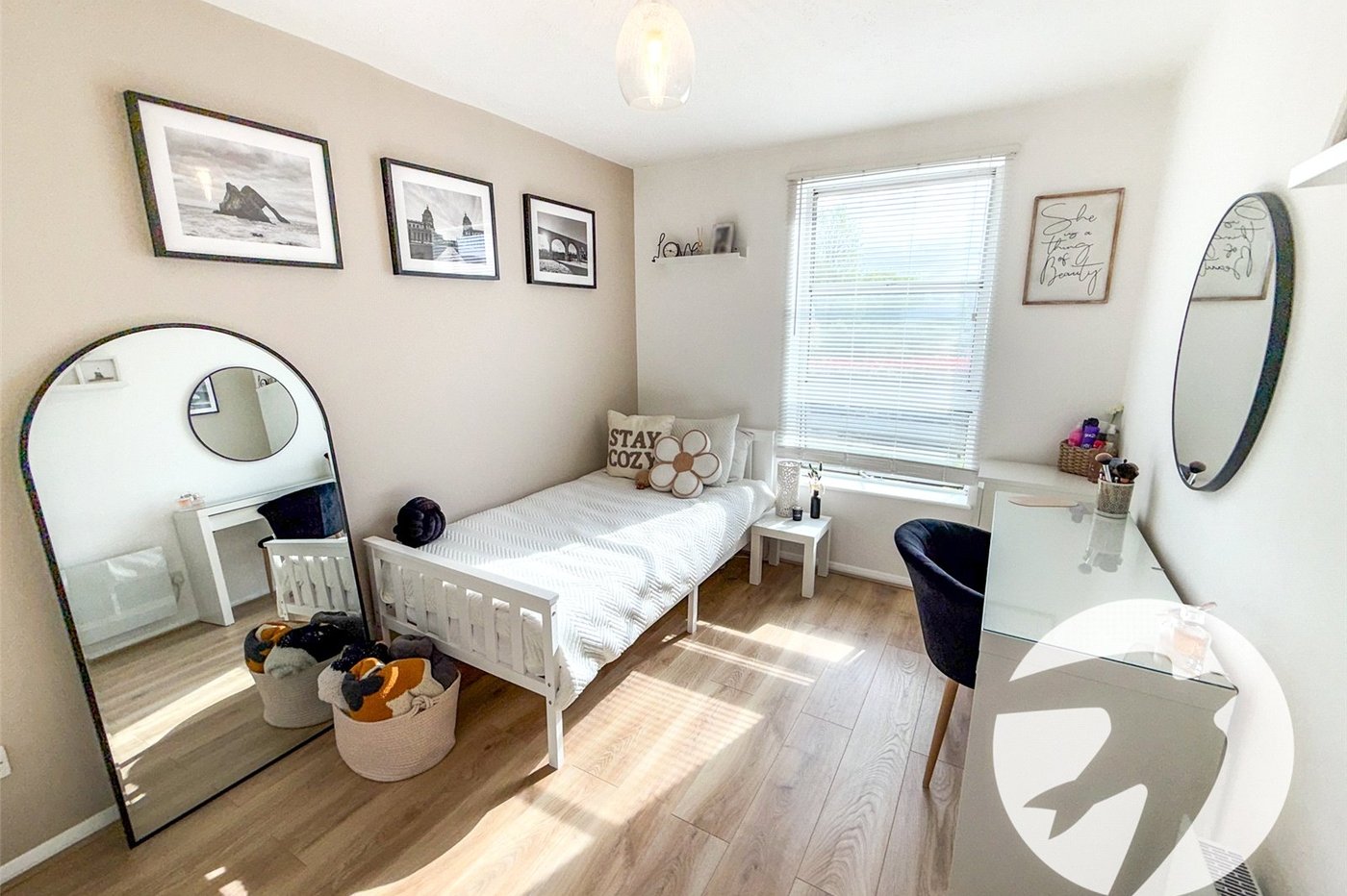 2 bedroom property for sale in London | Robinson Jackson