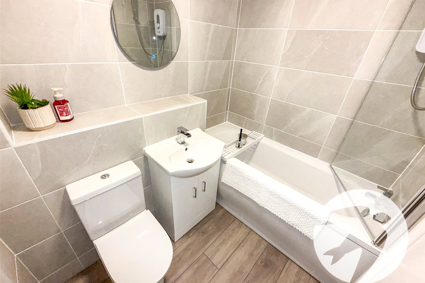 2 bedroom property for sale in London | Robinson Jackson