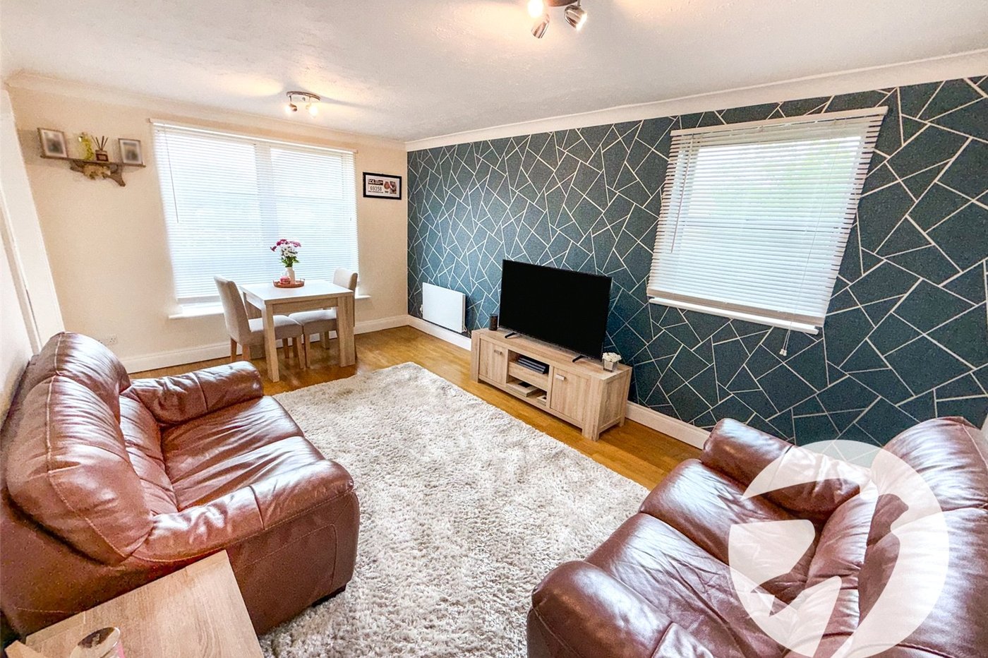 2 bedroom property for sale in London | Robinson Jackson