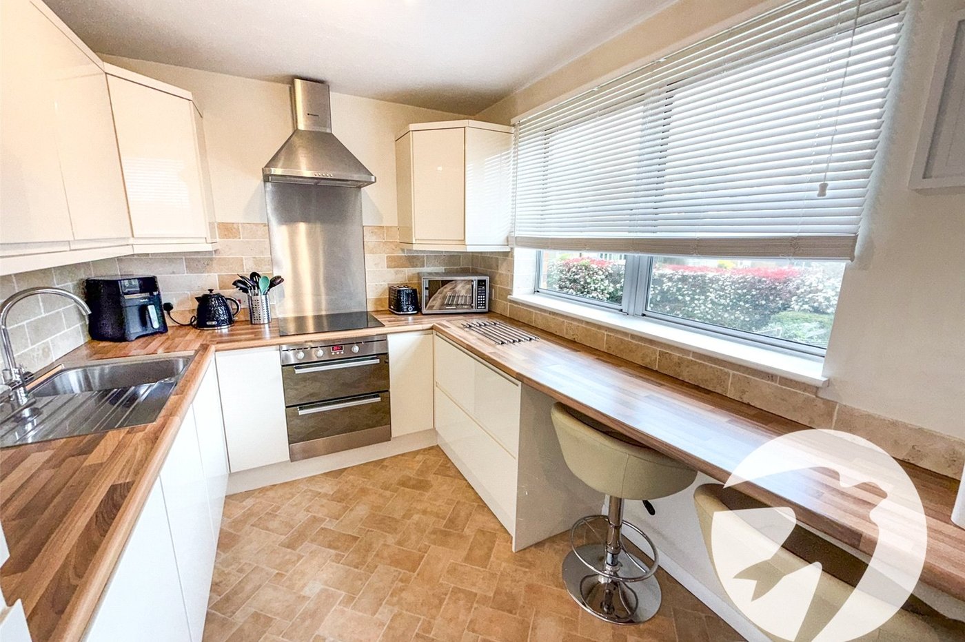 2 bedroom property for sale in London | Robinson Jackson