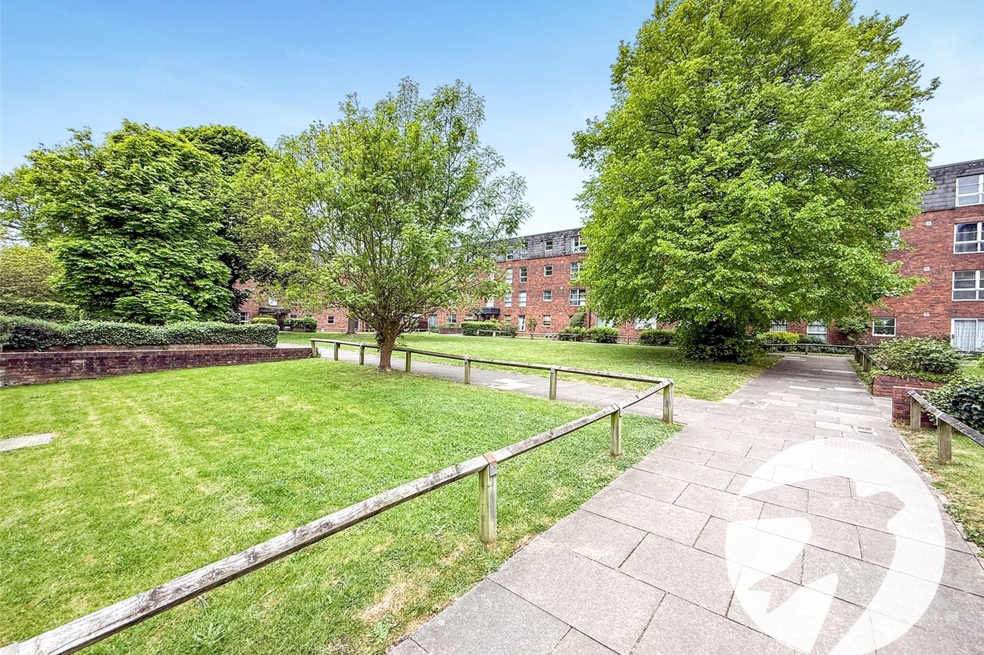 2 bedroom property for sale in London | Robinson Jackson