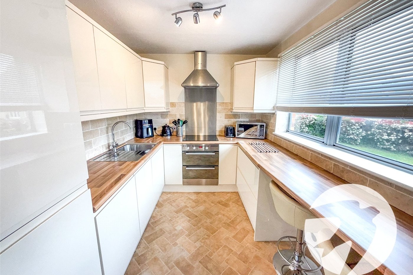 2 bedroom property for sale in London | Robinson Jackson