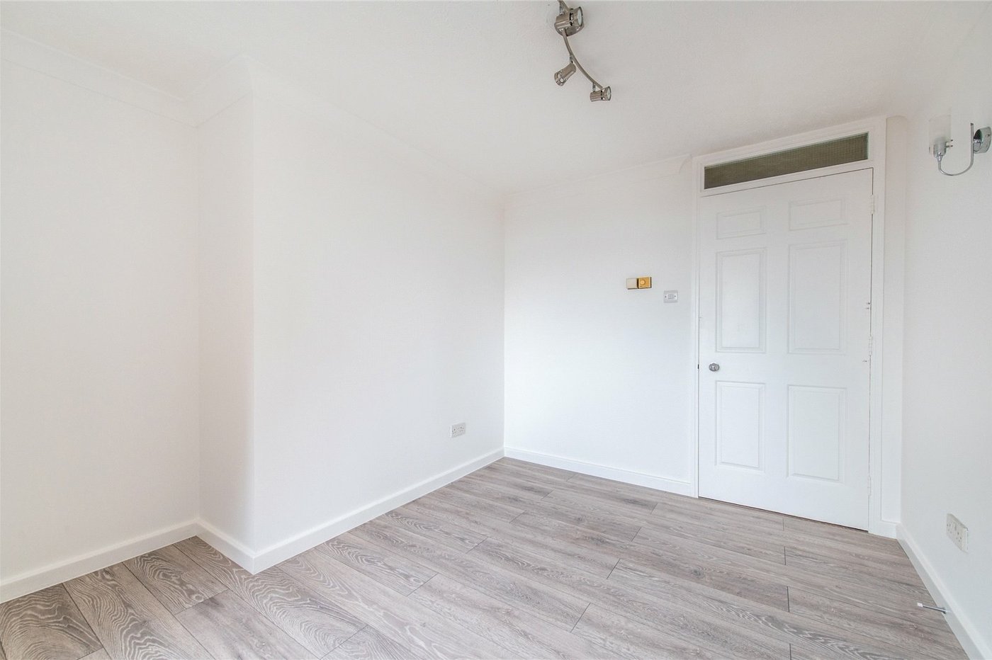 2 bedroom property for sale in West Street | Robinson Michael & Jackson