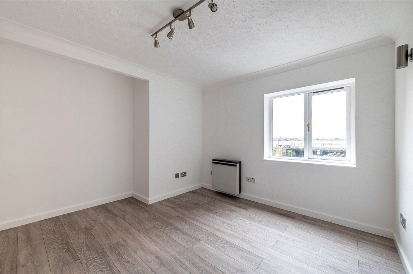 2 bedroom property for sale in West Street | Robinson Michael & Jackson