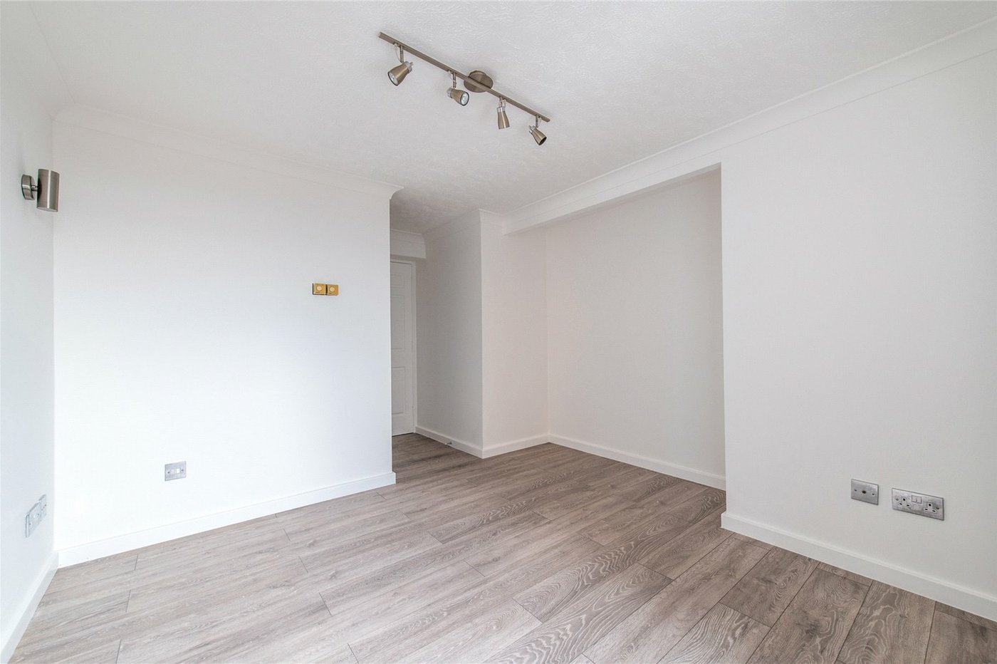 2 bedroom property for sale in West Street | Robinson Michael & Jackson