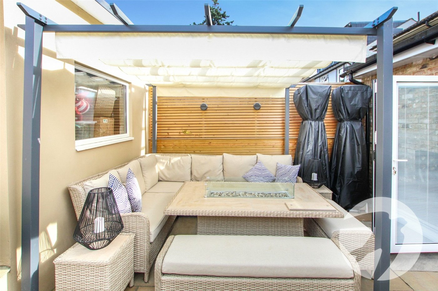 3 bedroom house for sale in London | Robinson Jackson