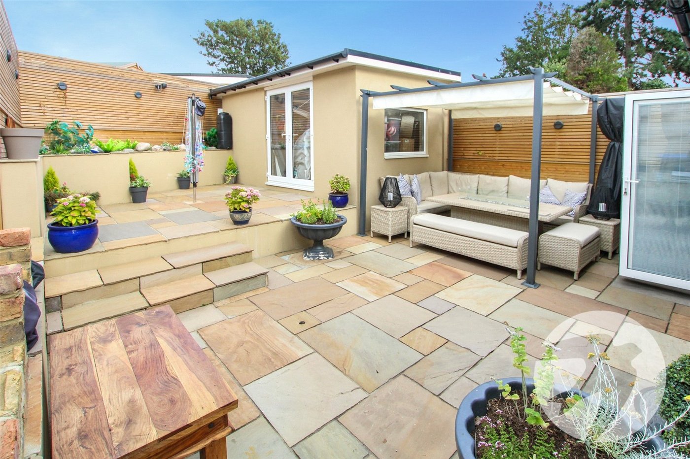 3 bedroom house for sale in London | Robinson Jackson
