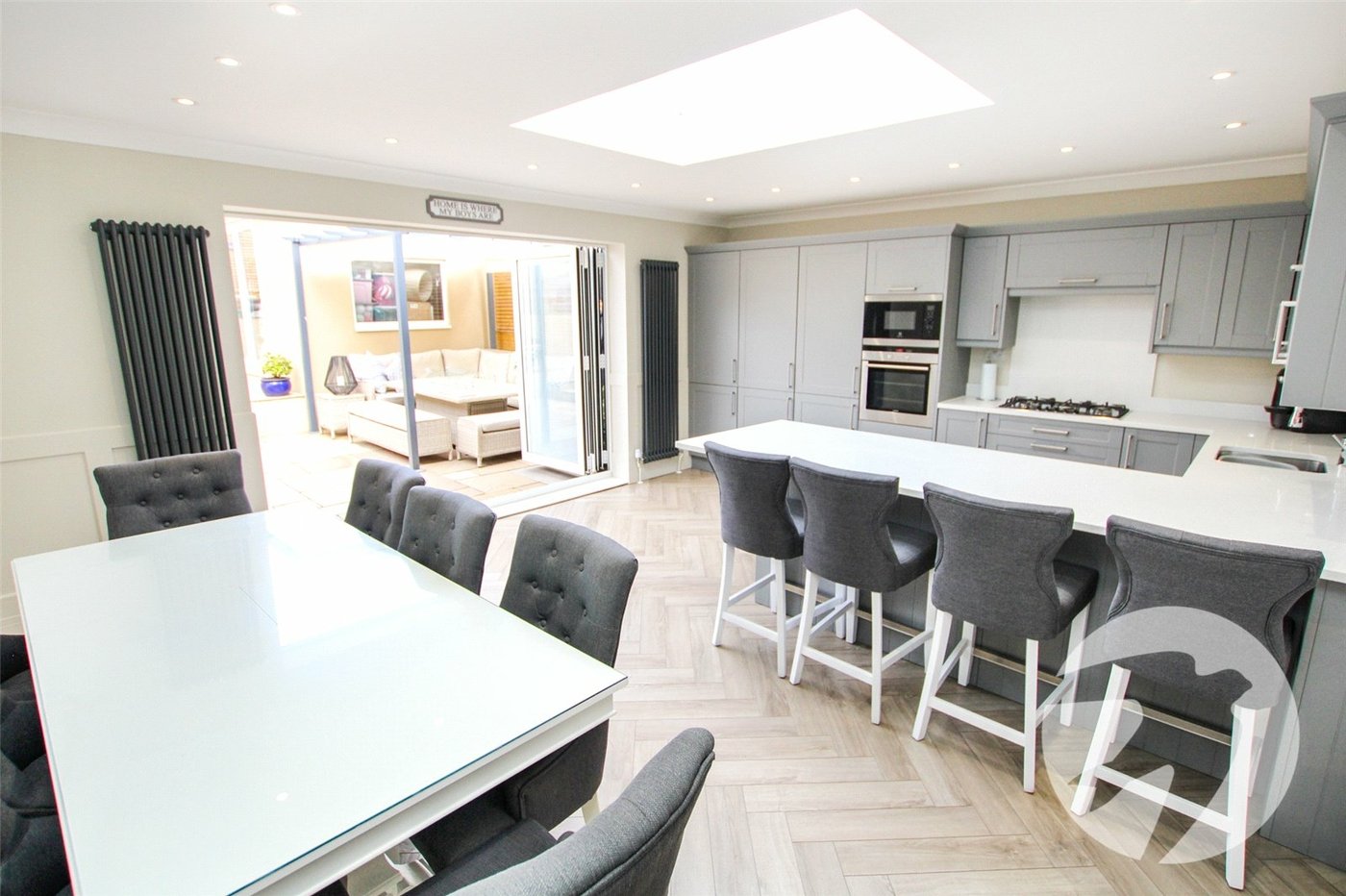 3 bedroom house for sale in London | Robinson Jackson