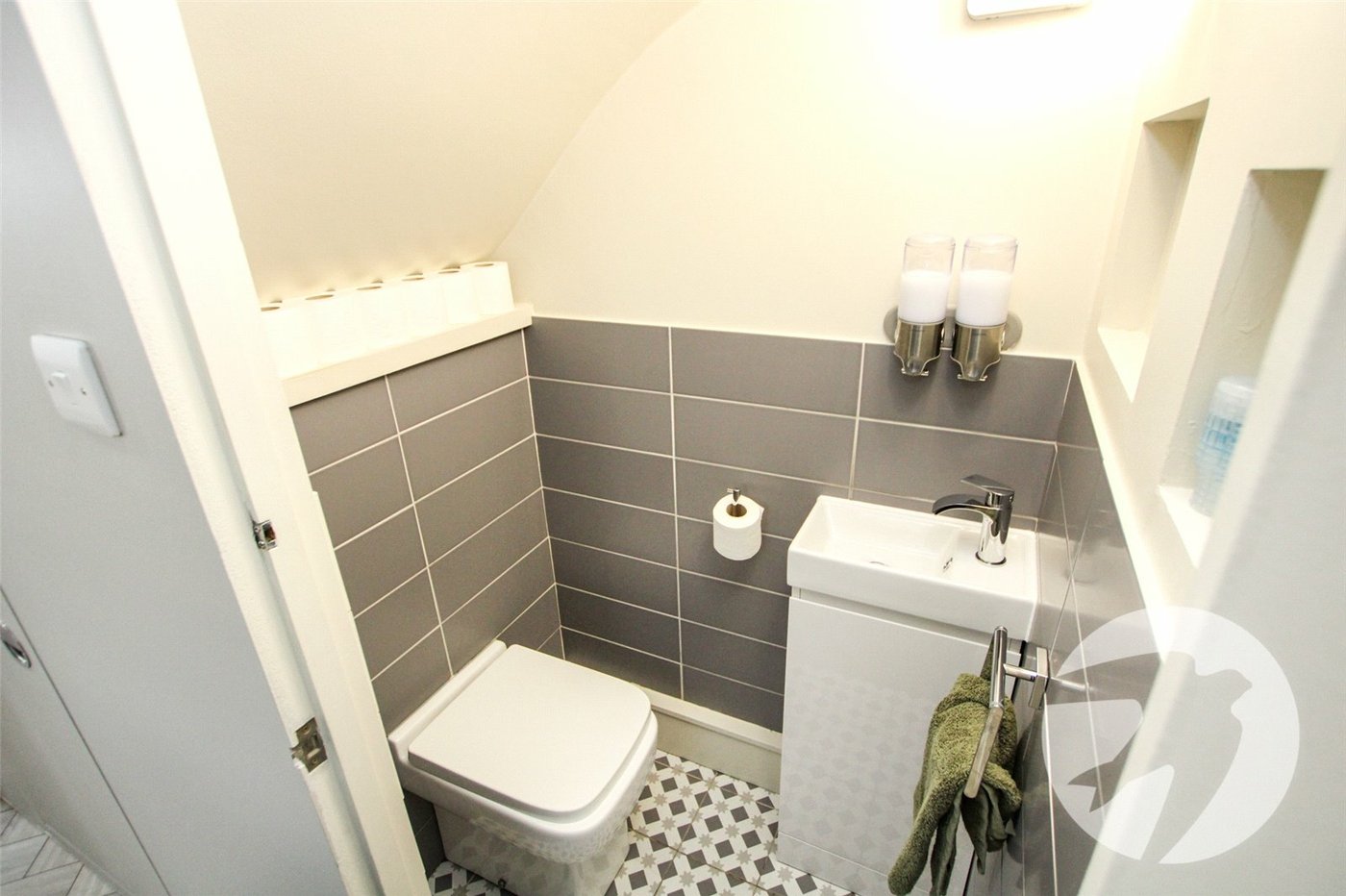 3 bedroom house for sale in London | Robinson Jackson