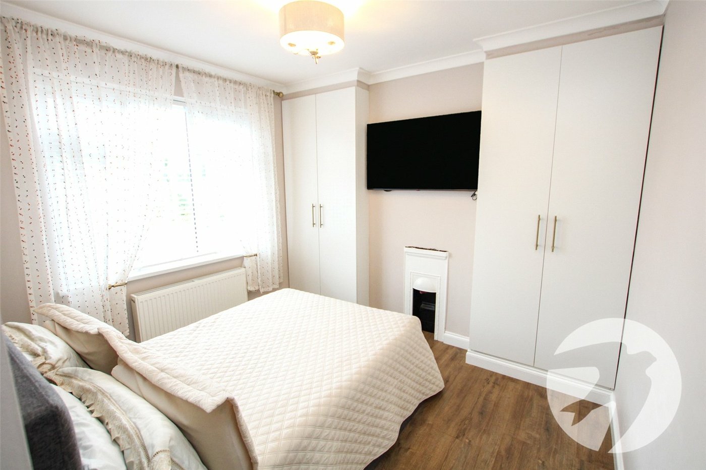 3 bedroom house for sale in London | Robinson Jackson