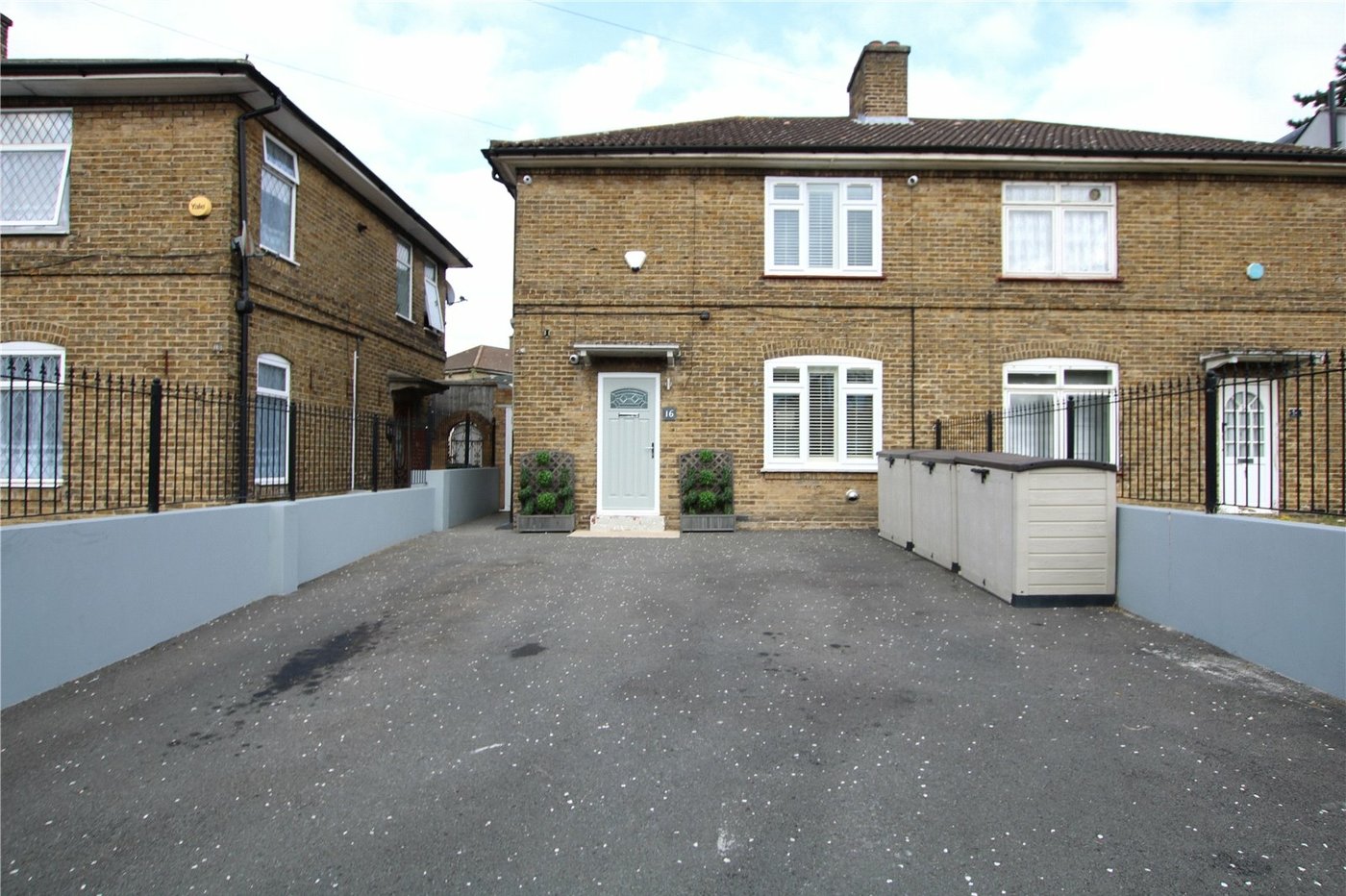 3 bedroom house for sale in London | Robinson Jackson