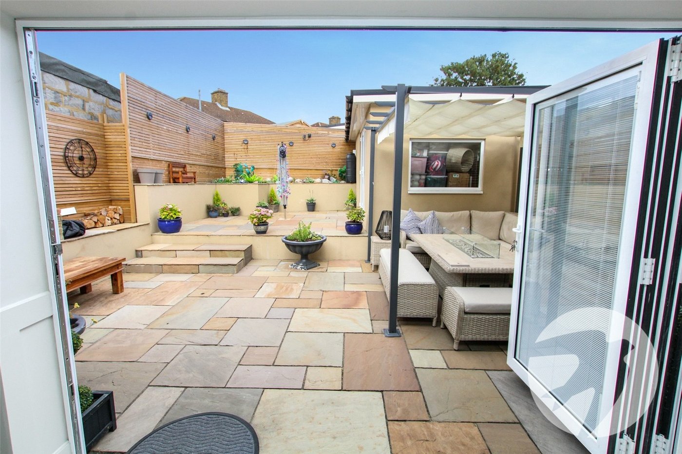 3 bedroom house for sale in London | Robinson Jackson