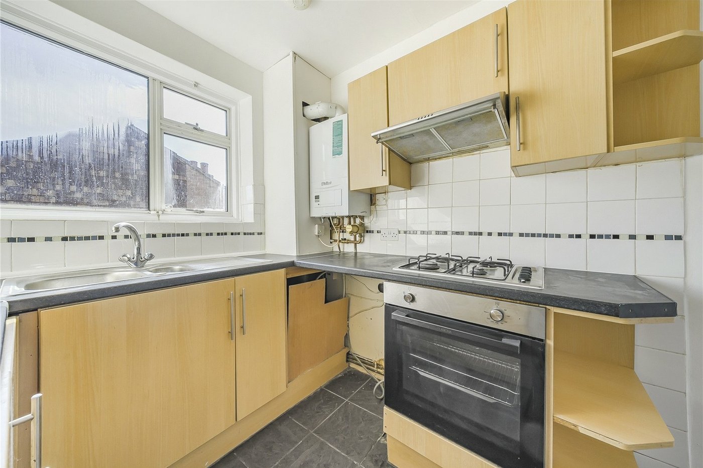 2 bedroom property for sale in London | Robinson Jackson
