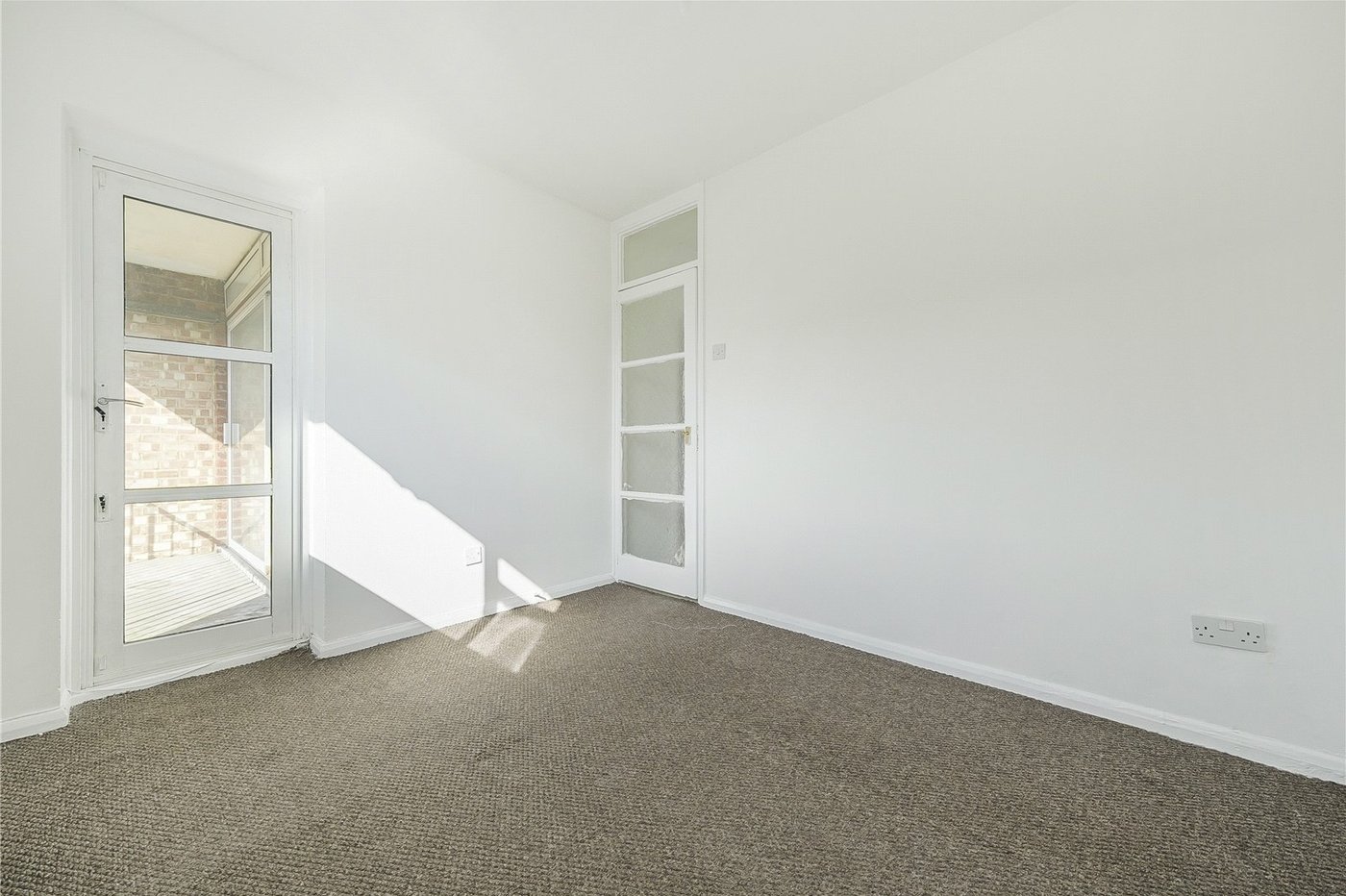 2 bedroom property for sale in  | Robinson Jackson