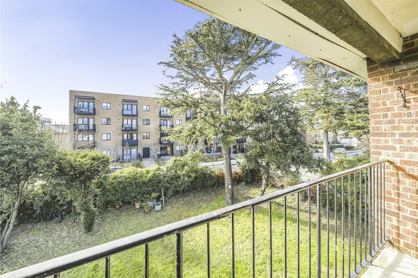 2 bedroom property for sale in  | Robinson Jackson