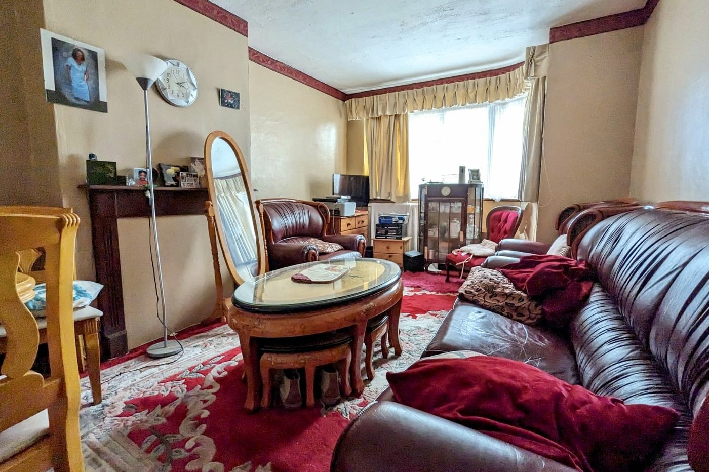 2 bedroom property for sale in London | Robinson Jackson