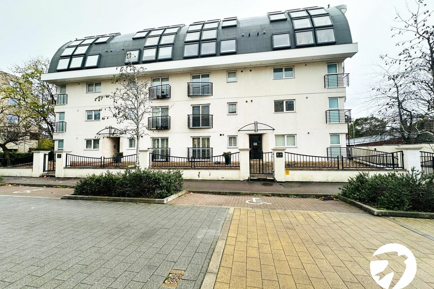 2 bedroom property for sale in London | Robinson Jackson