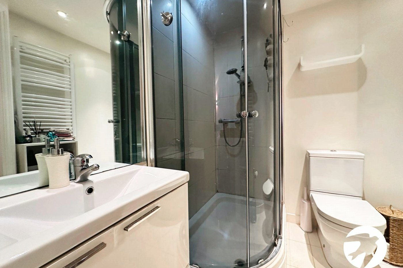 2 bedroom property for sale in London | Robinson Jackson