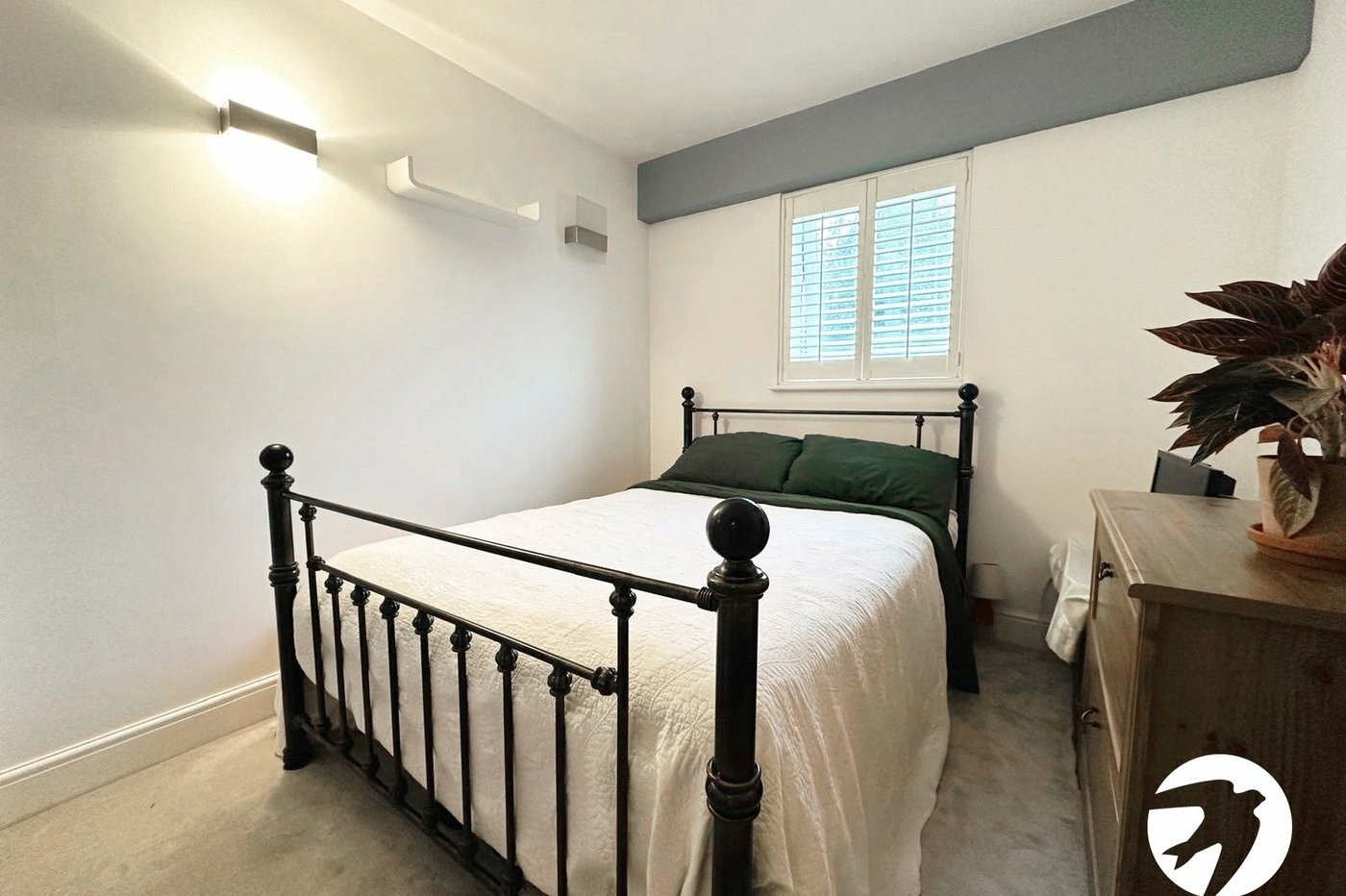 2 bedroom property for sale in London | Robinson Jackson