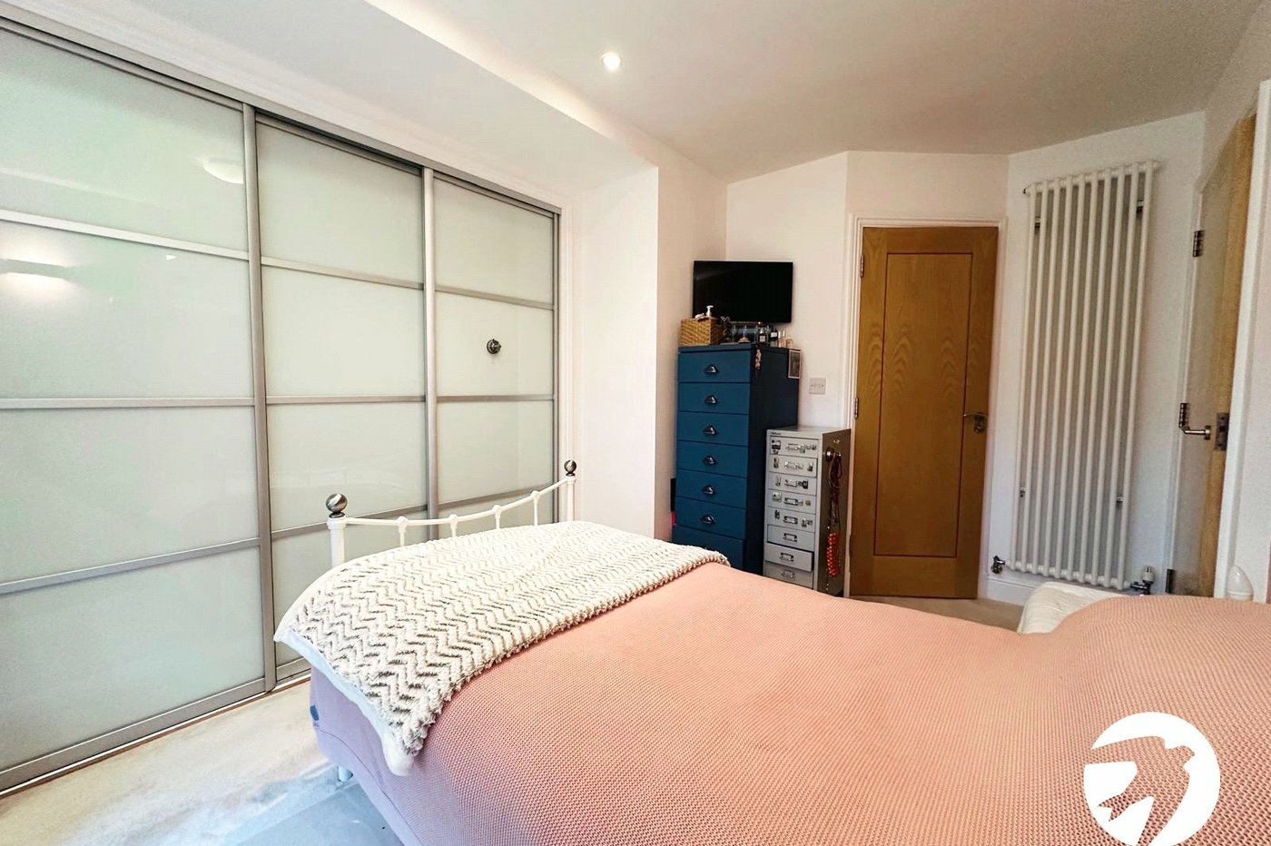 2 bedroom property for sale in London | Robinson Jackson