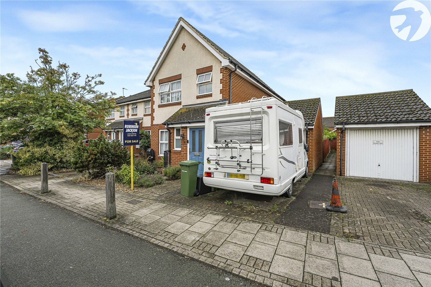 3 bedroom house for sale in London | Robinson Jackson