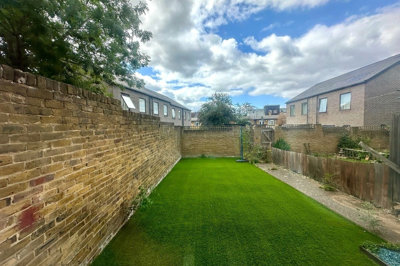 2 bedroom property for sale in London | Robinson Jackson