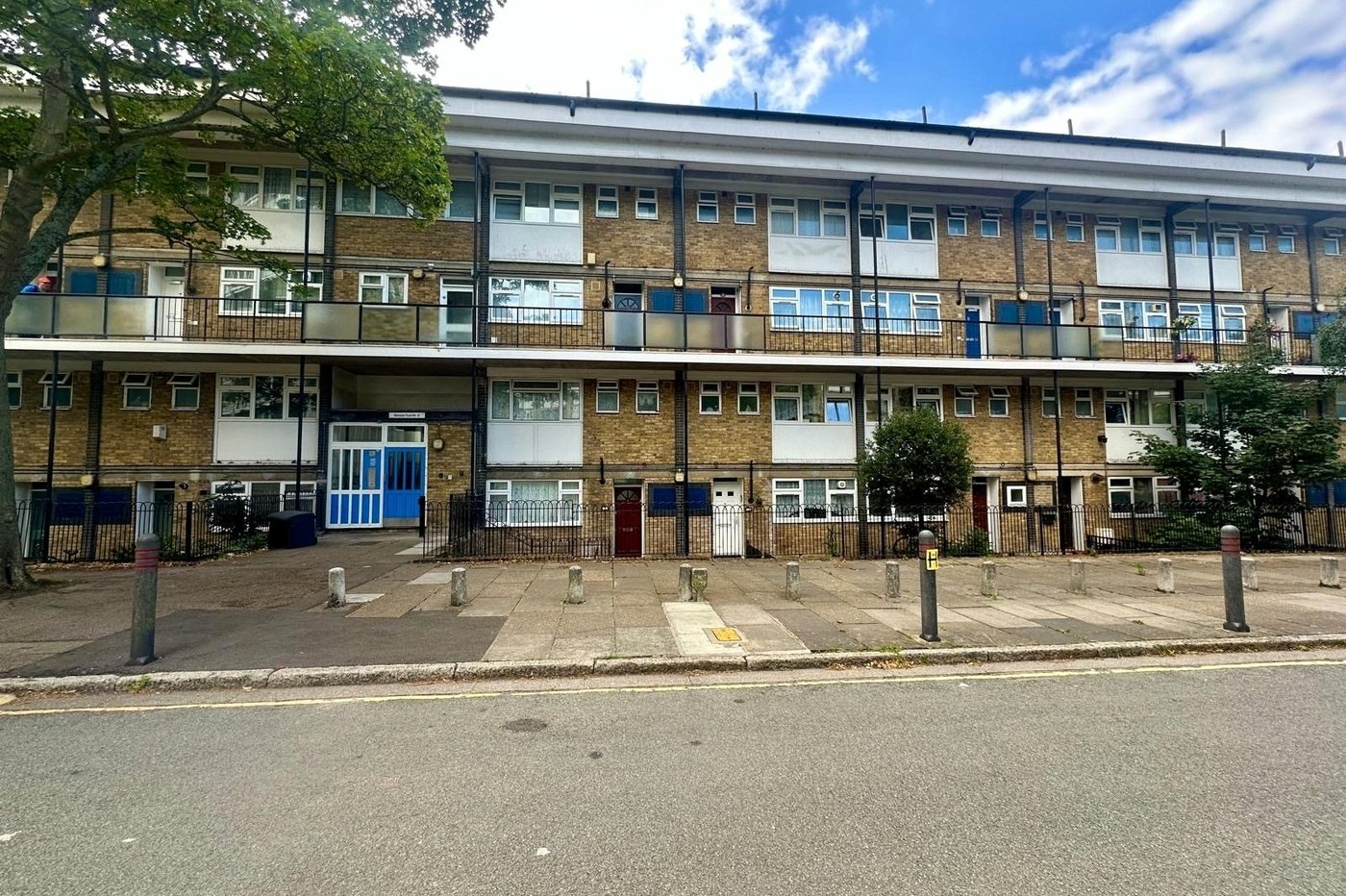 2 bedroom property for sale in London | Robinson Jackson