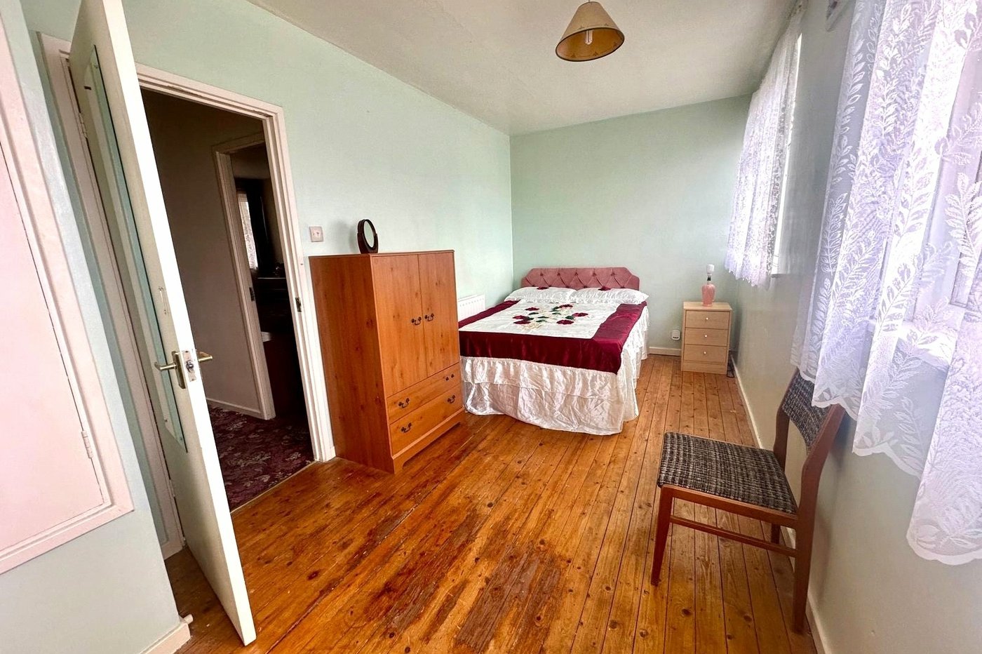 2 bedroom property for sale in London | Robinson Jackson