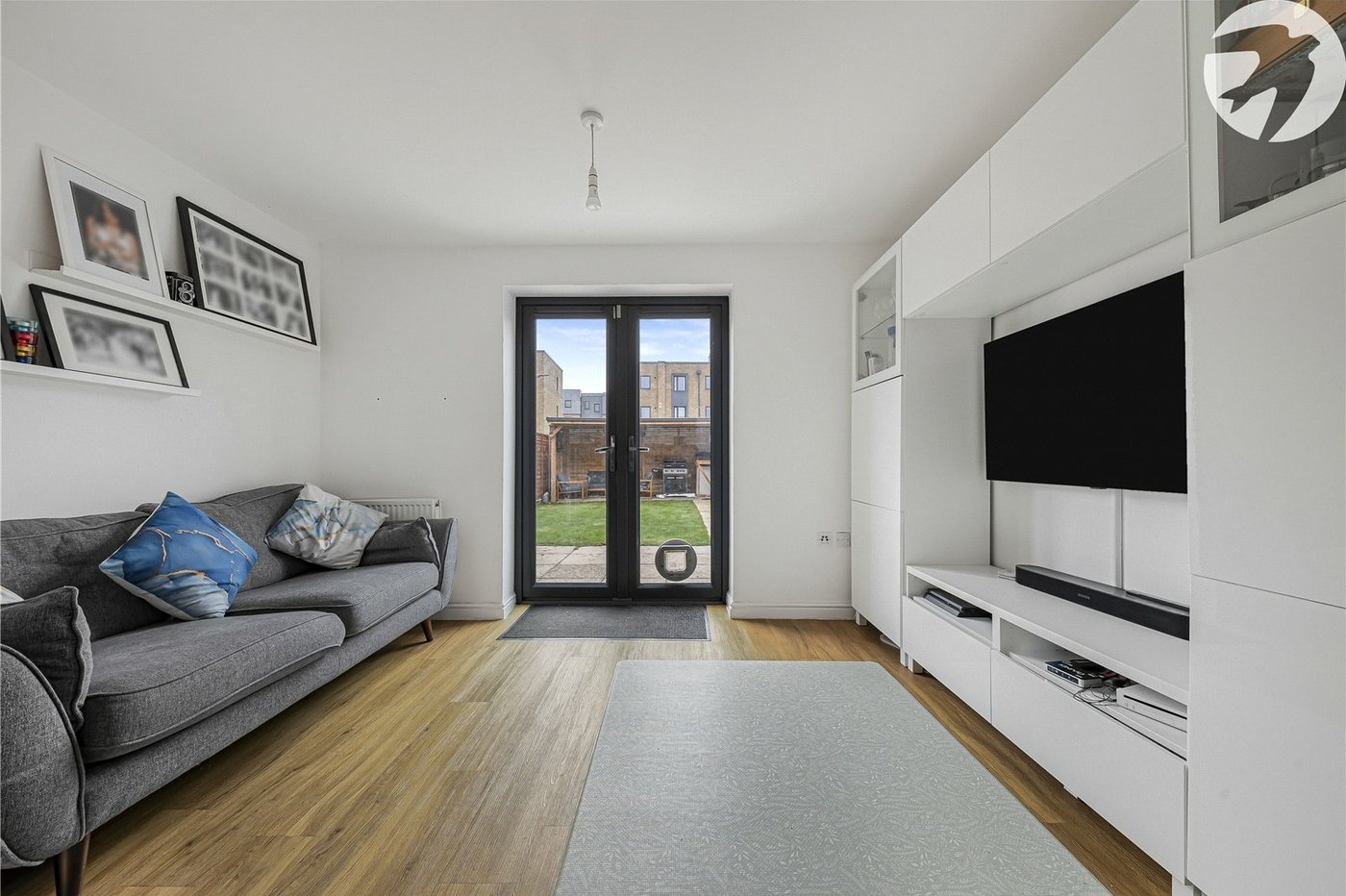 3 bedroom property for sale in Castle Hill | Robinson Jackson