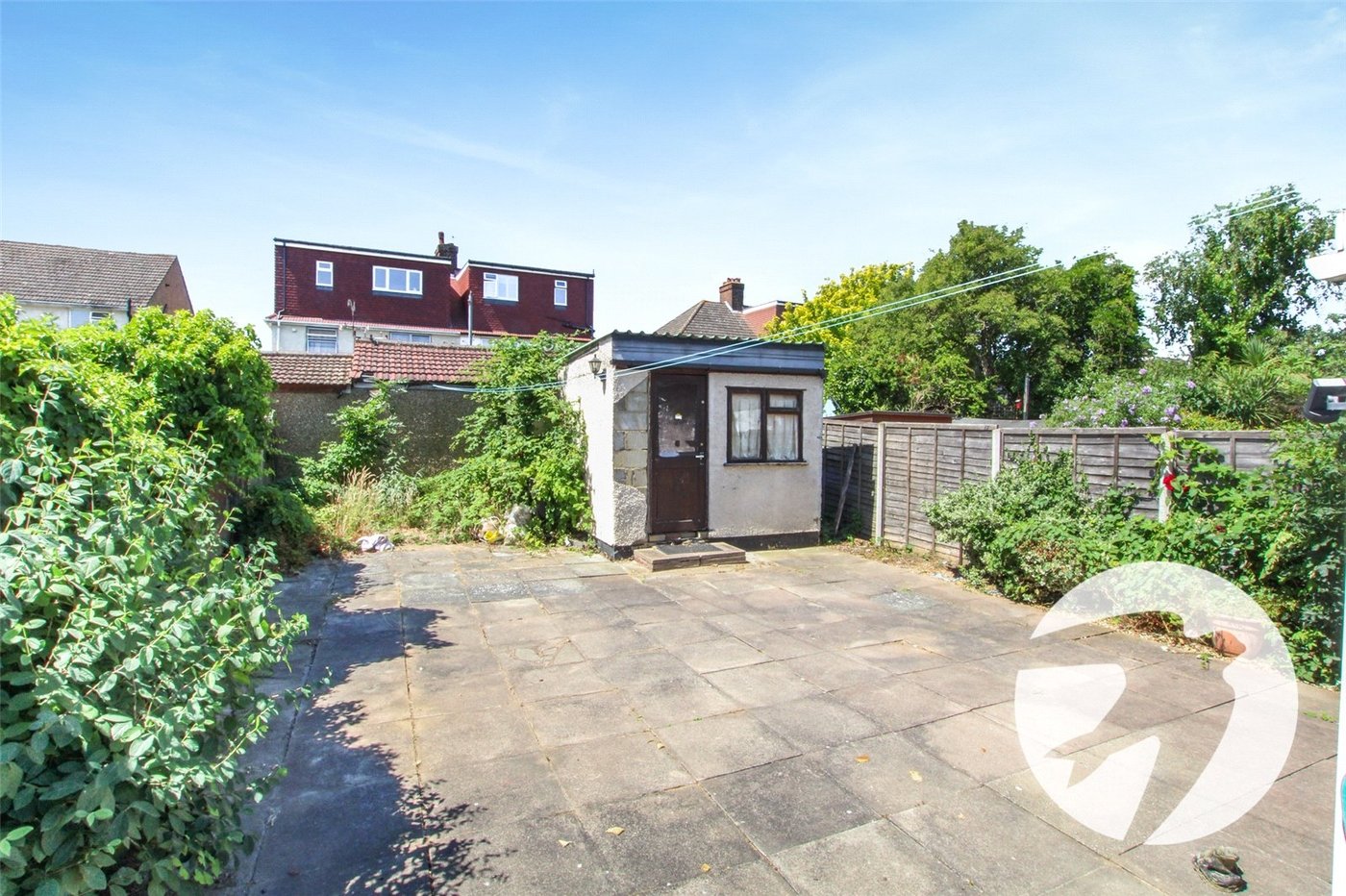 2 bedroom bungalow for sale in London | Robinson Jackson