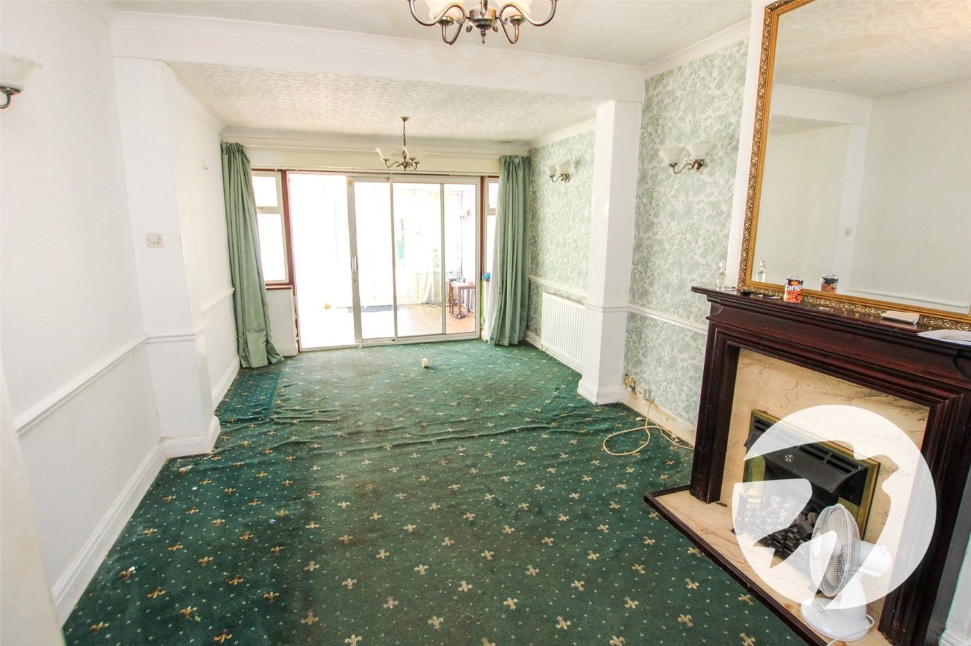 2 bedroom bungalow for sale in London | Robinson Jackson