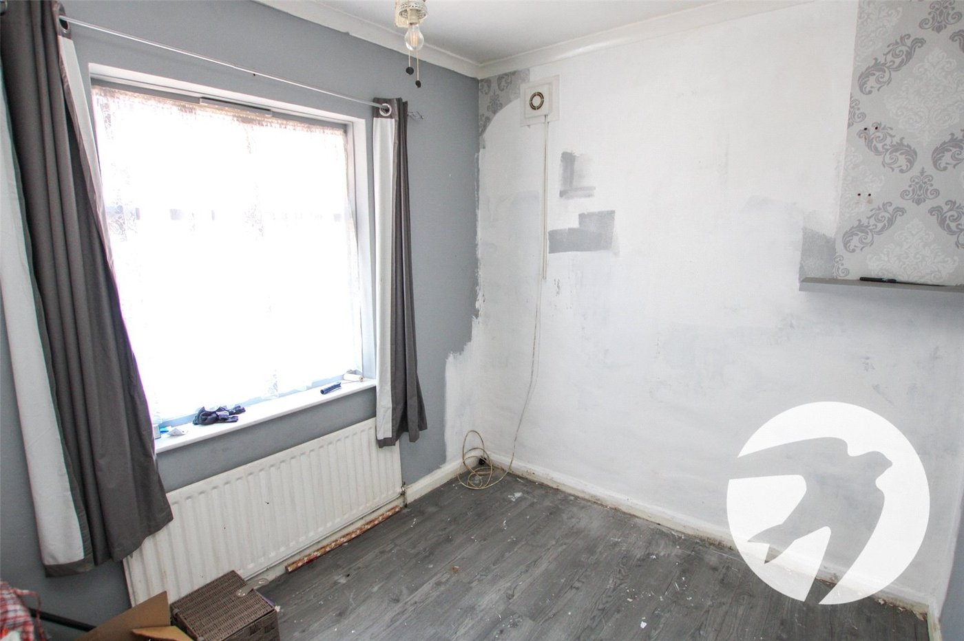 2 bedroom bungalow for sale in London | Robinson Jackson