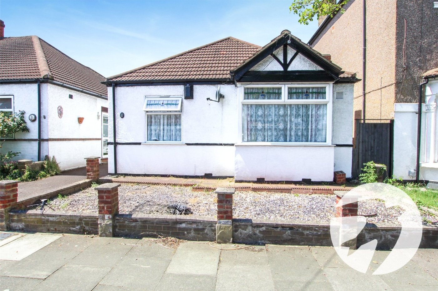 2 bedroom bungalow for sale in London | Robinson Jackson