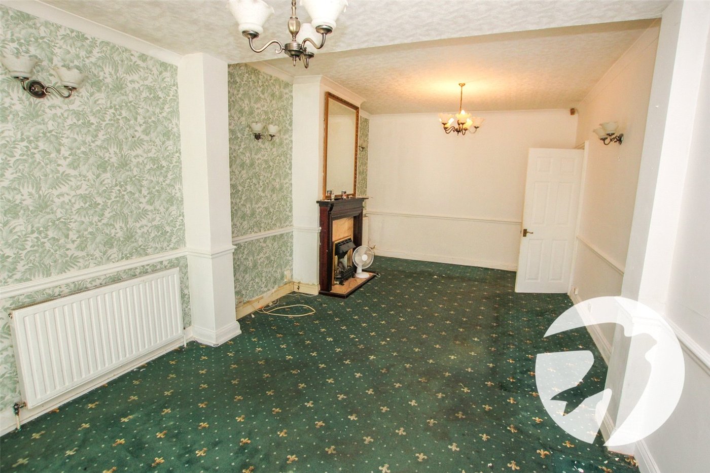 2 bedroom bungalow for sale in London | Robinson Jackson